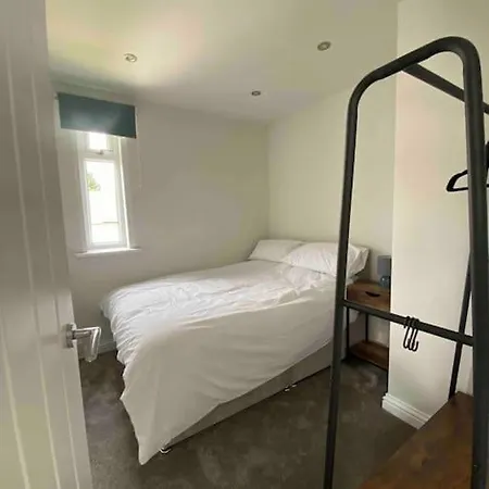 Spacious Contemporary فندق 3*