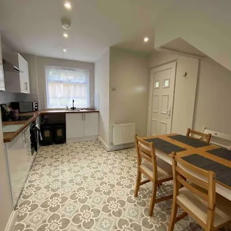 Spacious Contemporary 3*