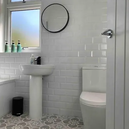 فندق Spacious Contemporary 3*