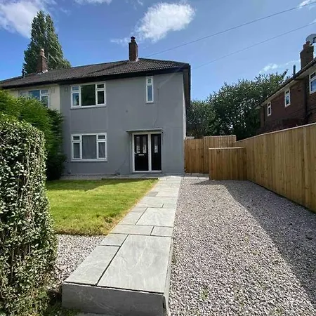 Spacious Contemporary 3*