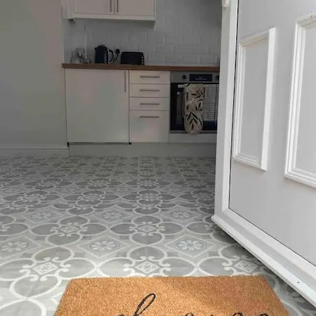 Spacious Contemporary فندق 3*