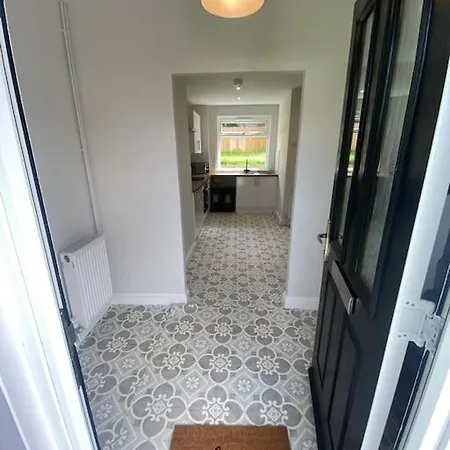 Spacious Contemporary 3*